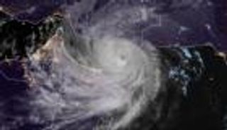 تطورات الإعصار «تيج».. هل تتأثر السعودية بالعاصفة الشديدة؟