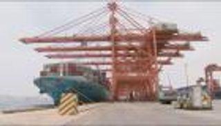 تطورات الإعصار «تيج».. عمان تغلق ميناء صلالة