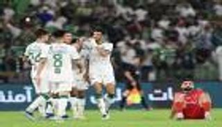 سجل 4 وفاز 3.. الأهلي يشعل صراع القمة في الدوري السعودي