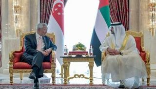 الشيخ مكتوم بن محمد بن راشد آل مكتوم يستقبل رئيس وزراء سنغافورة