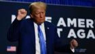 ترامب يُشبه نفسه بـ«مانديلا».. ويحذر من «مكب النفايات»