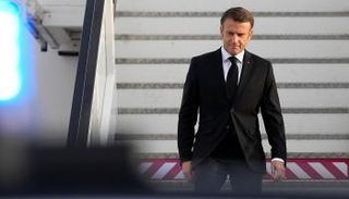 ماكرون لدى وصوله إلى إسرائيل