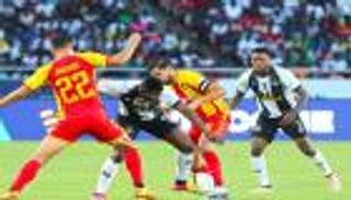 منها الكيل بمكيالين.. 3 عوامل وراء توتر علاقة الترجي بـ«الكاف»