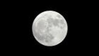 سر جديد عن عمر القمر.. البلورات القديمة كشفت التفاصيل