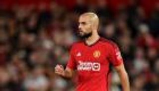 463 دقيقة تقرب أمرابط من إقامة دائمة في مانشستر يونايتد