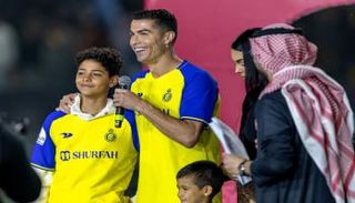 كريستيانو رونالدو ونجله مع النصر السعودي