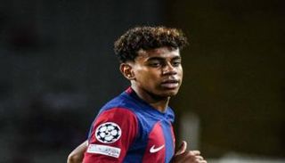 لامين يامال لاعب برشلونة الإسباني