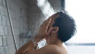 الاستحمام في المساء يجعل الشخص يشعر بالاسترخاء