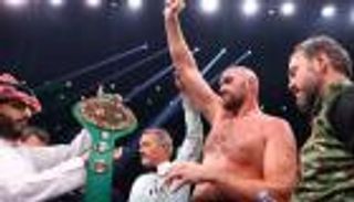 بحضور كريستيانو رونالدو.. فيوري يحسم نزال «أشرس رجل في العالم»