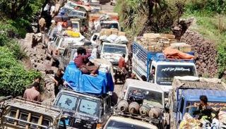 احد منافذ تعز البديلة في ظل الحصار الحوثي - أرشيفية