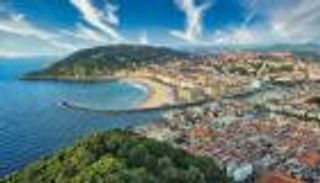 مدينة إسبانية ستطبق حظرا على الفنادق بها.. ما القصة؟