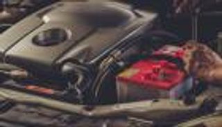 طريقة للحفاظ على عمر بطارية السيارة في الشتاء وكيفية تخزينها