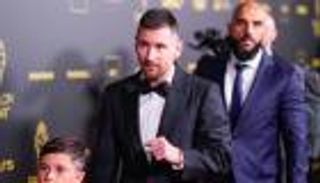 تكذيب واعتذار.. ميسي يهاجم صحفيا إسبانيا بسبب برشلونة