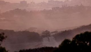 آلية إسرائيلية تتوغل في قطاع غزة