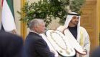 رئيس الإمارات يمنح ملك الأردن «وسام زايد»