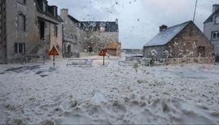 آثار العاصفة 