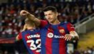 لخلافة ليفاندوفيسكي.. 12 صفقة على «رادار» برشلونة