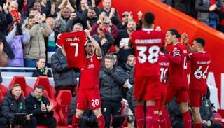 لاعبو ليفربول ودعم لويس دياز