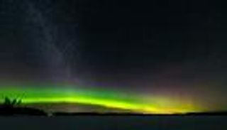 عاصفة شمسية تضرب الأرض وتتسبب في "ظاهرة نادرة"