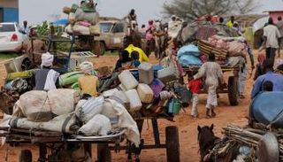 نازحون من المعارك في السودان - رويترز