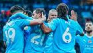 فقد إحدى أسنانه.. نجم مانشستر سيتي يدفع ضريبة تألق زملائه (فيديو)