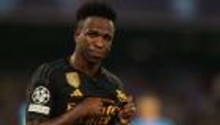 «لاعب عظيم».. أسطورة برشلونة يعرض نصائحه على فينيسيوس