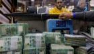 سعر الدولار في لبنان اليوم الإثنين 6 نوفمبر 2023.. تسريح عمالة المصارف