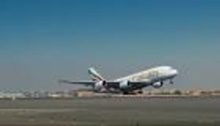 «ئي كيه 412».. إقلاع أول رحلة لـ«طيران الإمارات» بوقود مستدام