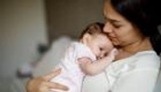 يوم حماية الرضع.. طبيب يقدم 8 نصائح لصحة أفضل (خاص)