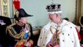 ردا للجميل.. الأميرة آن حارسة شخصية للملك تشارلز