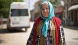 بعدما عاشت 22 سنة مع حبيبها.. فنانة تركية شهيرة تتزوج في عُمر 78 عاما
