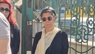 سلوى محمد علي في جنازة والدتها