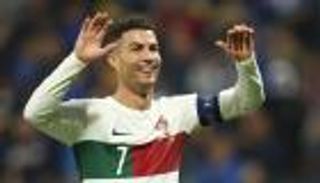 من رحم الخلافات.. كريستيانو رونالدو يقتحم مجال الإعلام