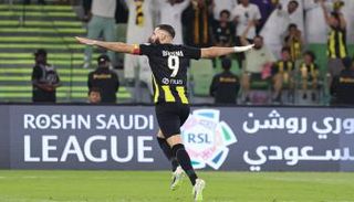 كريم بنزيما مهاجم اتحاد جدة