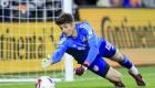 بتصدٍ خيالي.. كيف نال أخطبوط الدوري الأمريكي جائزة إنقاذ العام؟