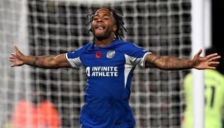 رحيم سترلينغ مهاجم تشيلسي ضد مانشستر سيتي