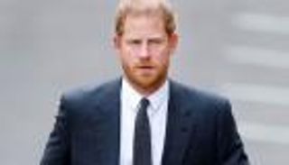 بعد غيابه مجددا عن يوم الذكرى.. خبير ملكي يكشف ندم هاري