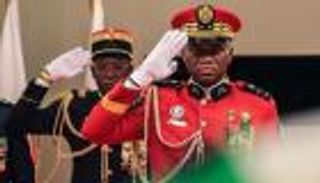 المسار الديمقراطي في الغابون مؤجل حتى أغسطس 2025