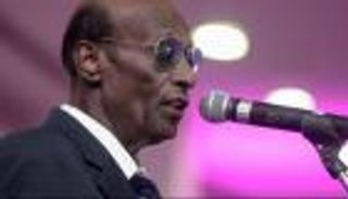 وفاة الموسيقار السوداني محمد الأمين.. «الباشكاتب» الذي غنى لنزار قباني