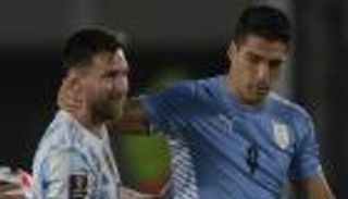 الأرجنتين ضد أوروغواي.. ماذا يحدث في مواجهات الصديقين ميسي وسواريز؟