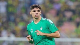 غابري فيغا لاعب الأهلي السعودي