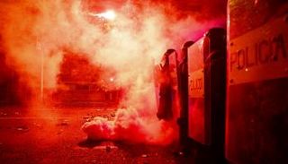 احتجاجات في مدريد بين محتجين وقوات الشرطة