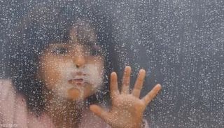 طفلة فلسطينية في خيمة لجوء جنوبي غزة
