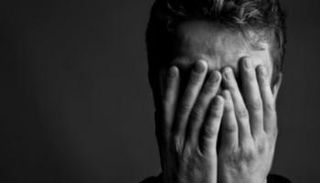 رجل في حالة حزن - تعبيرية