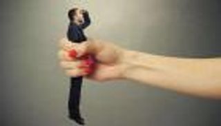 في اليوم العالمي للقضاء عليه.. كيف تتسع دائرة العنف ضد الرجال؟ (خاص)