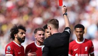 محمد صلاح وزملائه يعترضون على الحكم