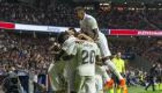 نجم ريال مدريد «يلعب مع الأسد» في الإمارات (فيديو)