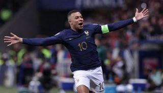 مبابي نجم منتخب فرنسا