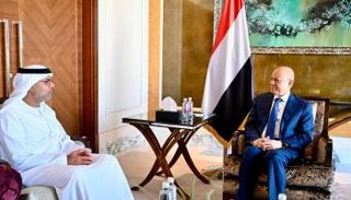 جانب من لقاء رئيس مجلس القيادة الرئاسي والسفير الإماراتي لدى اليمن