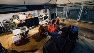 تجارب شركة أمازون للتأكد من انتظام عمل قمري إنترنت في الفضاء